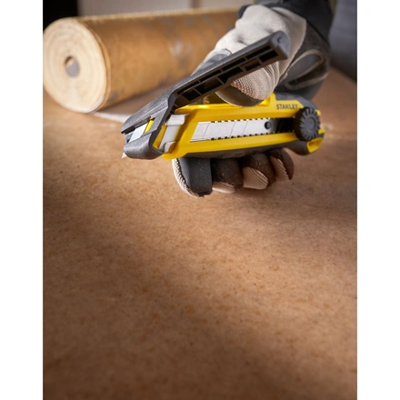 X-acto Segmentação Lateral 18mm - Roda STANLEY STHT10500-0