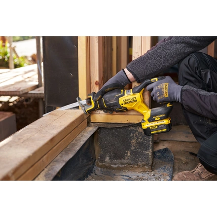 Serra Sabre Brushless V20 Li-ion 18v com Bateria, Carregador e Mala Prostack. STANLEY SFMCS311M1T-QW