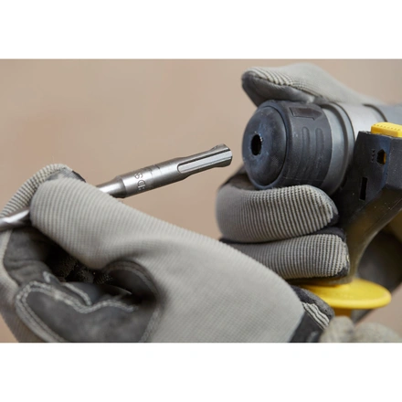 Combinado Martelo Torna Sds-plus V20 18V, 2 Baterias 4ah, Carregador e Mala STANLEY SFMCH900M22-QW
