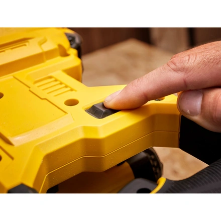 Serra de Esquadria V20 Li-ion 18v com 1 Batería 4ah e Carregador STANLEY SFMCS701M1-QW