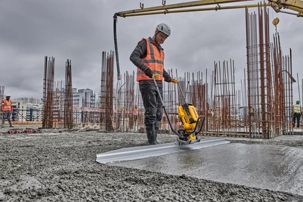 Régua Vibratória POWERSHIFT DEWALT DCPS330N-XJ