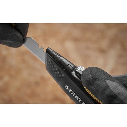 Faca STANLEY FATMAX Heavy Duty Lâmina Retrátil (preto) FMHT10504-0