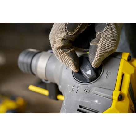 Martelo Perfurador SDS-Plus Compacto V20 BRUSHLESS 18 V 2,5 J sem Bateria e Carregador STANLEY SFMCH910B-XJ