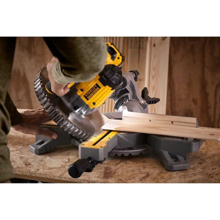 Serra de Esquadria V20 Li-ion 18v com 1 Batería 4ah e Carregador STANLEY SFMCS701M1-QW